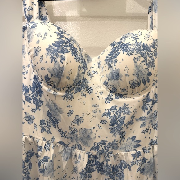 NEW WITH TAG blue and white floral dress with pockets and zippered - Picture 4 of 7